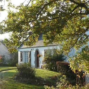 https://a-lombre-des-pommiers.inbrittany.com